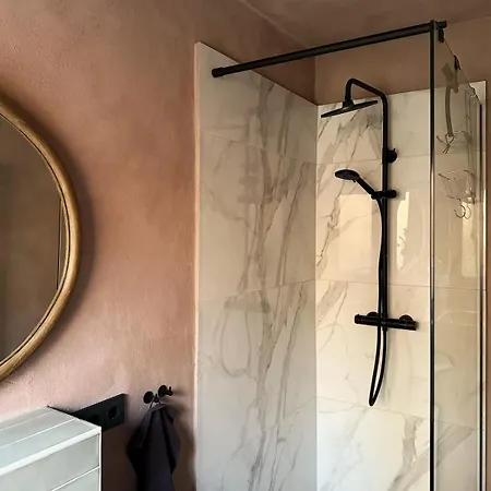 Gaestehaus Einer Historischen Kuenstlervilla *