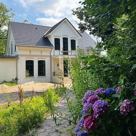 Gaestehaus Einer Historischen Kuenstlervilla *