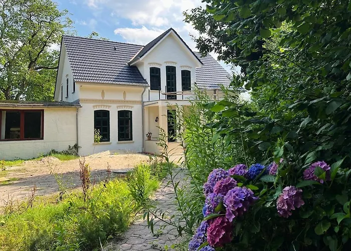 Gaestehaus Einer Historischen Kuenstlervilla *